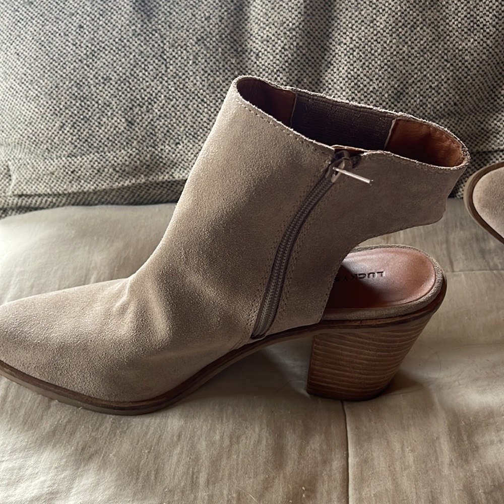 Adorable bootie! - Picture 2 of 3